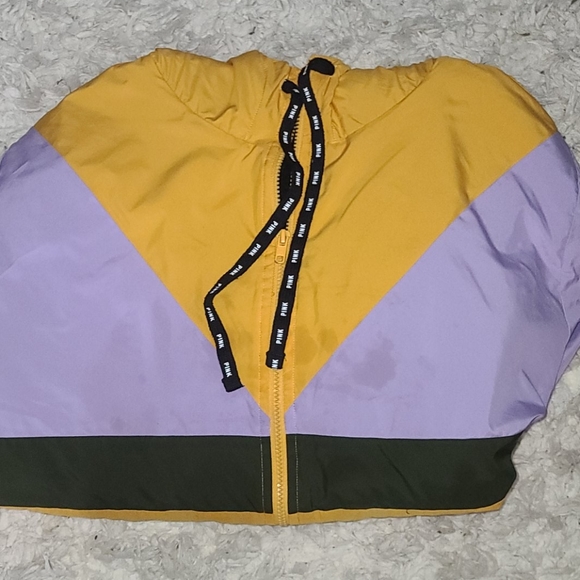 Windbreaker - Picture 3 of 4